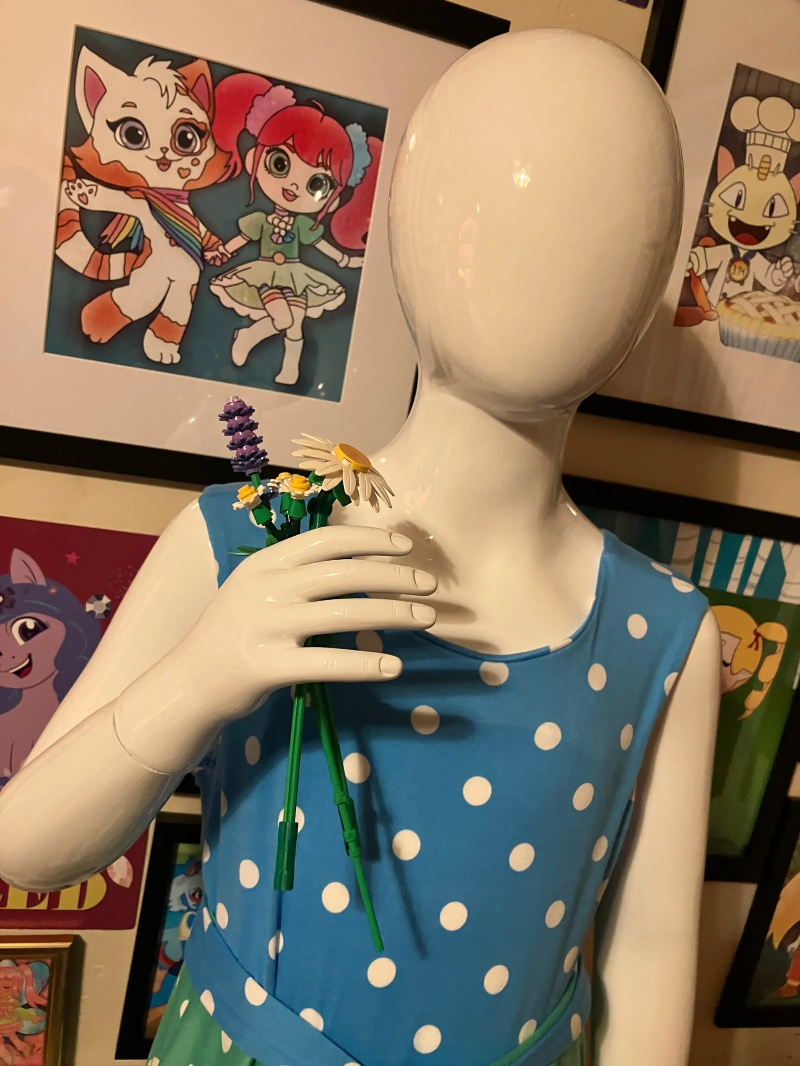 Anikin the Manikin with her daisies.